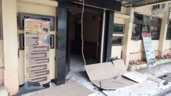 Detik-detik Pria Ledakkan Diri di Polsek Astanaanyar Bandung, Polisi Gelar Apel Kocar-kacir Diserang Pakai Pisau
