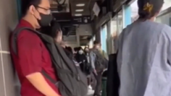 Viral Pria Cabul Rekam Bokong Wanita di Halte Busway: Fetish Celana Jeans!