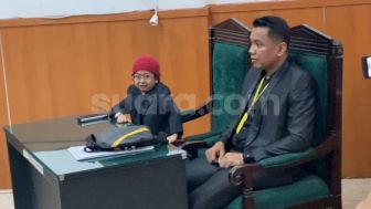 Gugatan Cerai Dianggap Cuma Gertakan, Daus Mini Tertawa Ngakak Istrinya Absen di Sidang Perdana