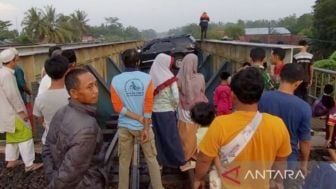 Detik-detik Mengerikan Sopir Fortuner, Sengaja Ingin Keluarga Pemudik Ini Mati Tertabrak Kereta