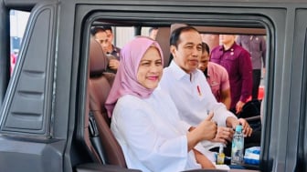 Momen Iriana Jokowi Gandeng Paspampres Banjir Pujian: Seperti Ibu dan Anak