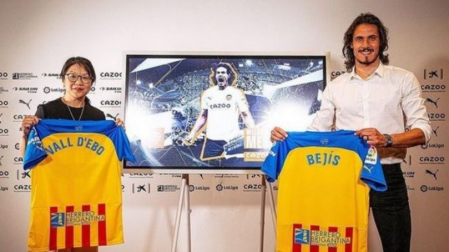 Cavani Resmi Jadi Pemain Valencia