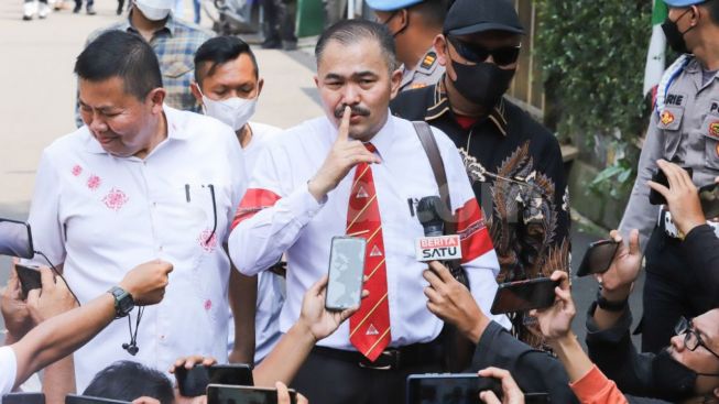 Makin Panas! Kamaruddin Simanjuntak Kirim 6 Ribu Video Porno Diduga Diperankan Dirut Taspen Kosasih ke Polisi: Isinya Berbagai Wanita Bukan Muhrim