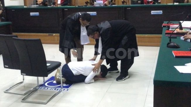 Sujud Syukur hingga Berpelukan usai Divonis Bebas, Pengacara ke Nikita Mirzani: Tahun Baru di Jakarta!