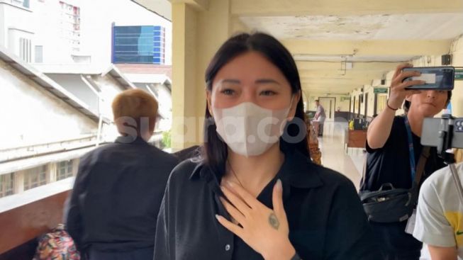Gaya Rambut Dikuncir Ekor Kuda, Aksi Goyang Wendy Walters Bikin Netizen Heboh: Janda Satu Ini Gak Bisa Diremehin!