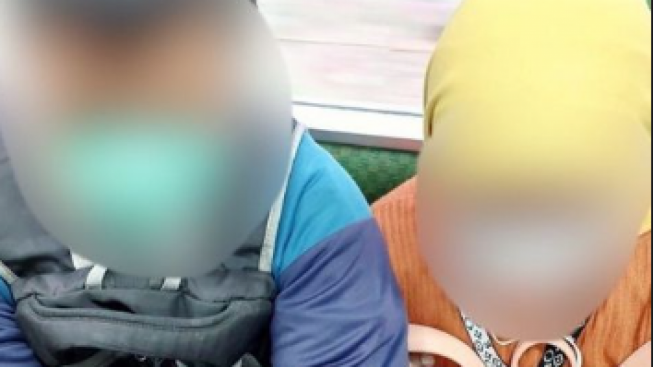 Modusnya Sama Lipat Tangan, Pelaku Pelecehan Berkeliaran Gerayangi Penumpang Wanita di KRL, Publik Protes Mukanya Diblur: Sebarin Muka Bapaknya!