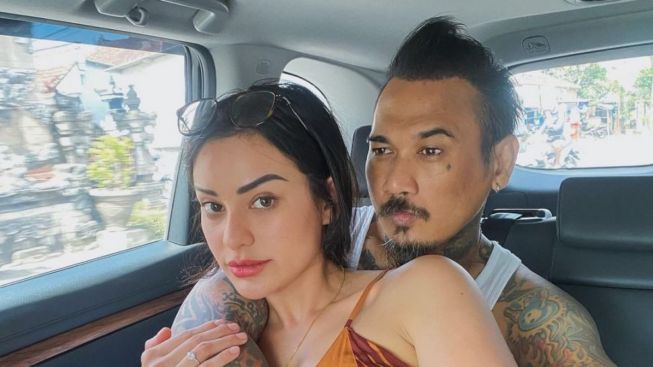 Bukan Cokelat atau Bunga, Curhatan Jerinx SID di Tembok Penjara Bikin Nora Alexandra Klepek-klepek!