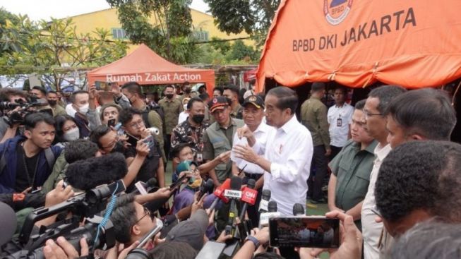 Tewaskan Belasan Orang, Jokowi Perintahkan Erick Thohir Relokasi Rumah Warga Korban Kebakaran Pertamina Plumpang: Ini Zona Berbahaya!