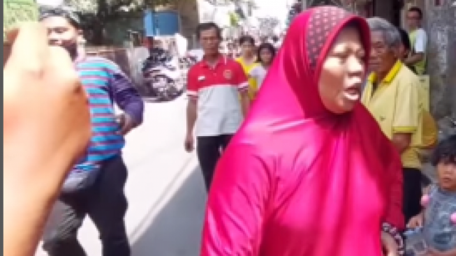 Heboh Emak-emak Tak Sudi Dimarah-marahi saat Minta Nasi Bungkus di Posko Kebakaran Plumpang: Saya Sih Bukan Korban, Cuma...