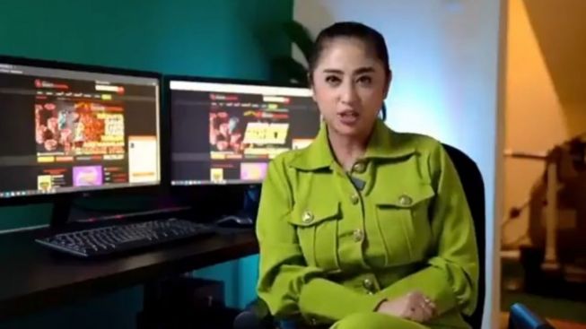 Minta Publik Jangan Percaya Nikita Mirzani, Dewi Perssik: Dia Itu Pernah Masuk Rumah Sakit Jiwa