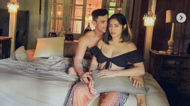 Jessica Iskandar Suka Posisi Seks di Bawah, Vincent Verhaag: Okay Good Job Sayang