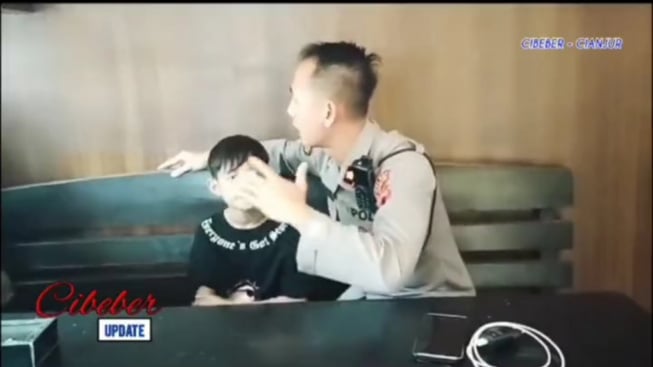 Mau Laporkan Emaknya Gegara Tak Dikasih Duit Beli Burung, Bocah 7 Tahun Ini Diceramahi Polisi soal Anak Durhaka Masuk Neraka