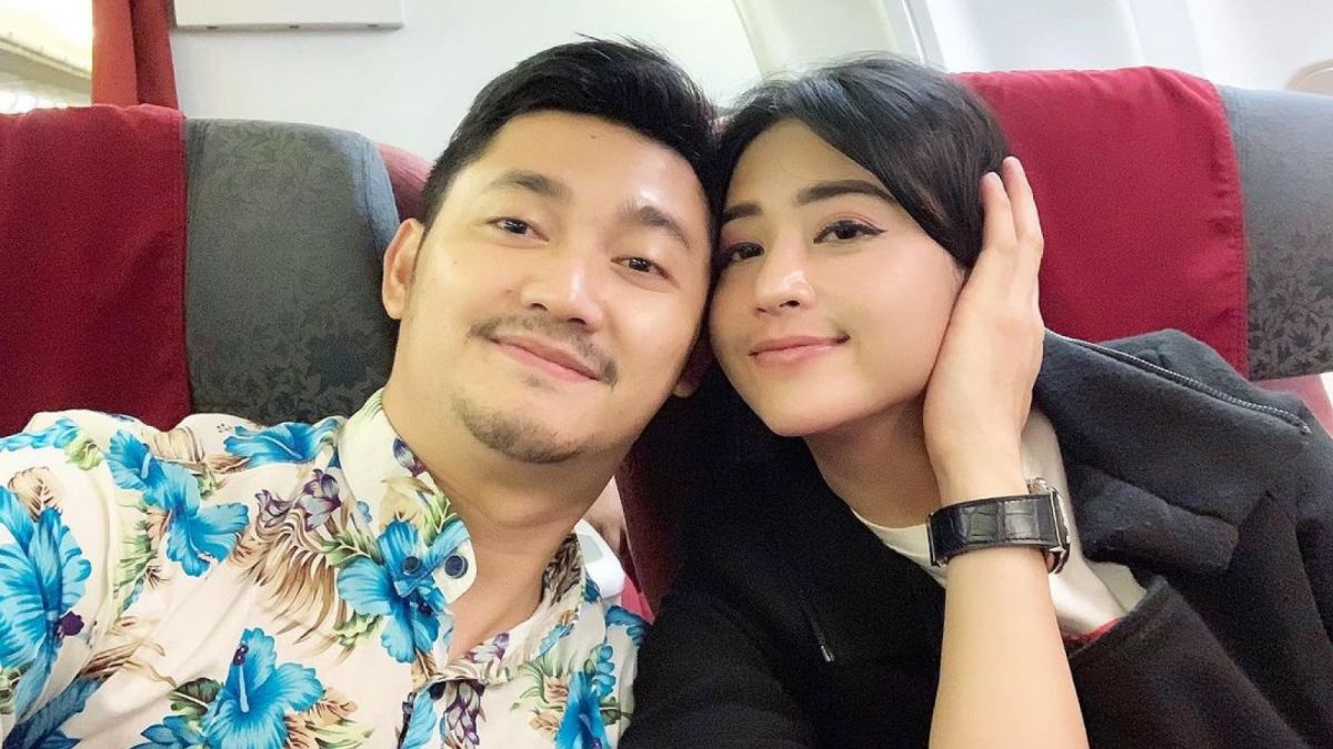 Kemesraan Angga Wijaya dan Dewi Perssik