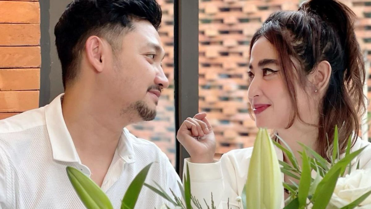 Kemesraan Angga Wijaya dan Dewi Perssik