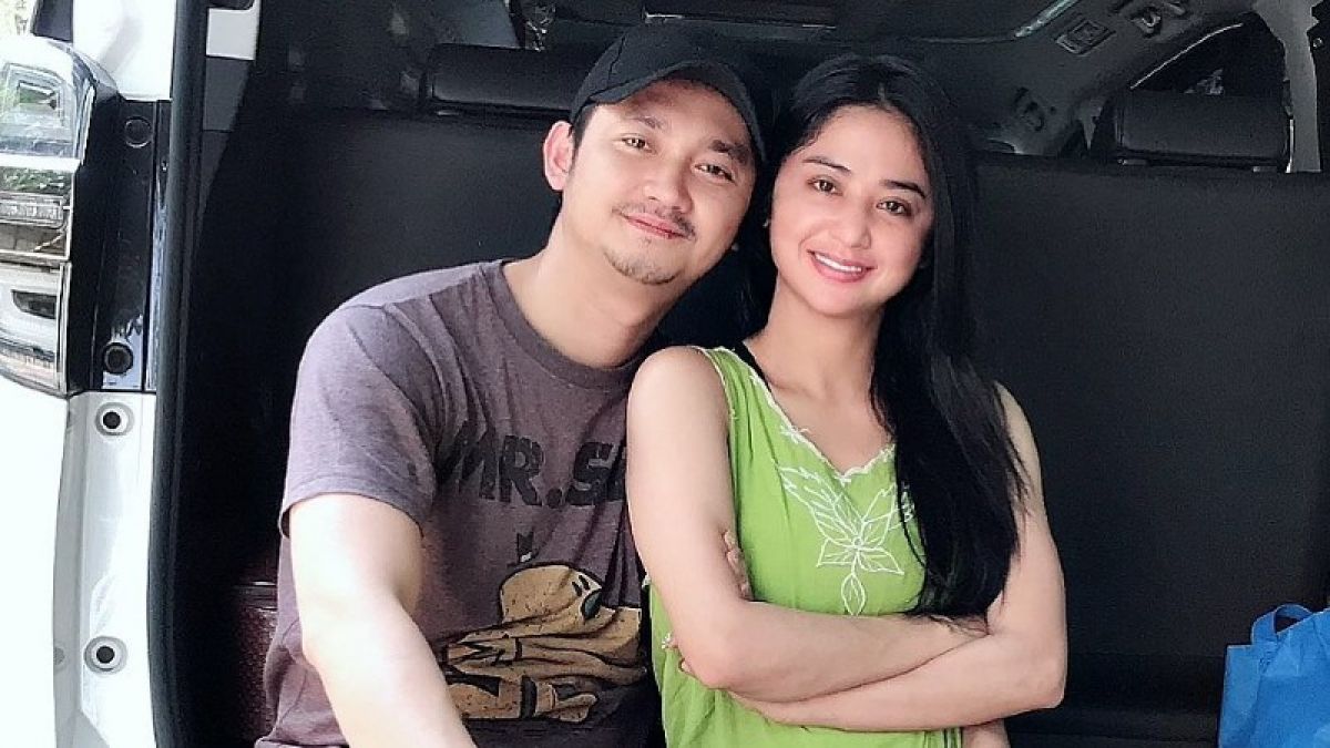 Kemesraan Angga Wijaya dan Dewi Perssik
