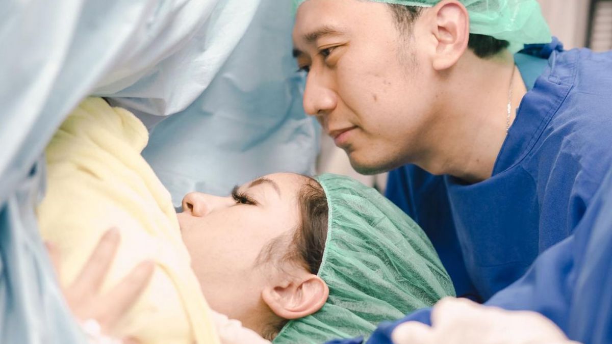 Ibas temani Aliya melahirkan