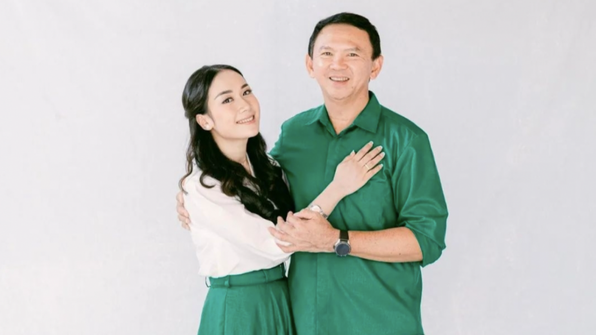 Mesra meski terpaut jauh usianya.