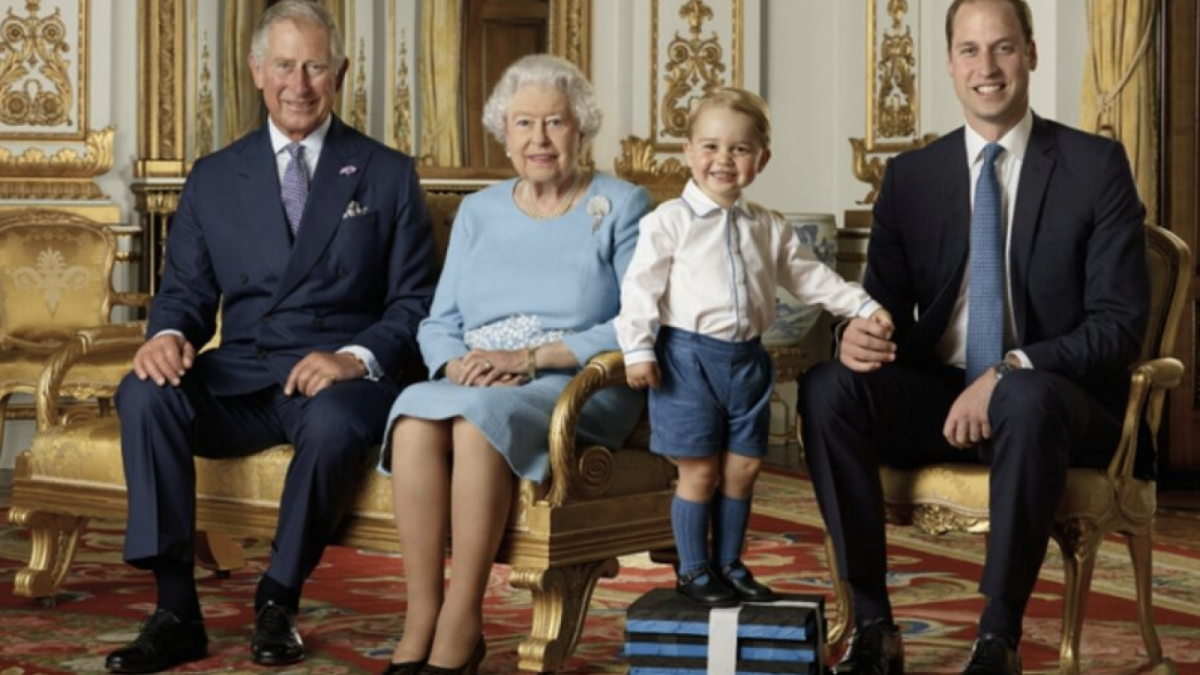 Pangeran Charles, Ratu Elizabeth II, Pangeran George, dan Pangeran William