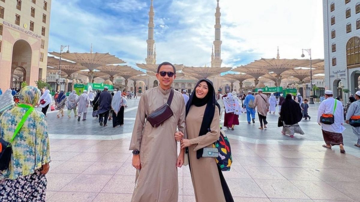 Momen Ayu Dewi di Mekkah [Instagram]