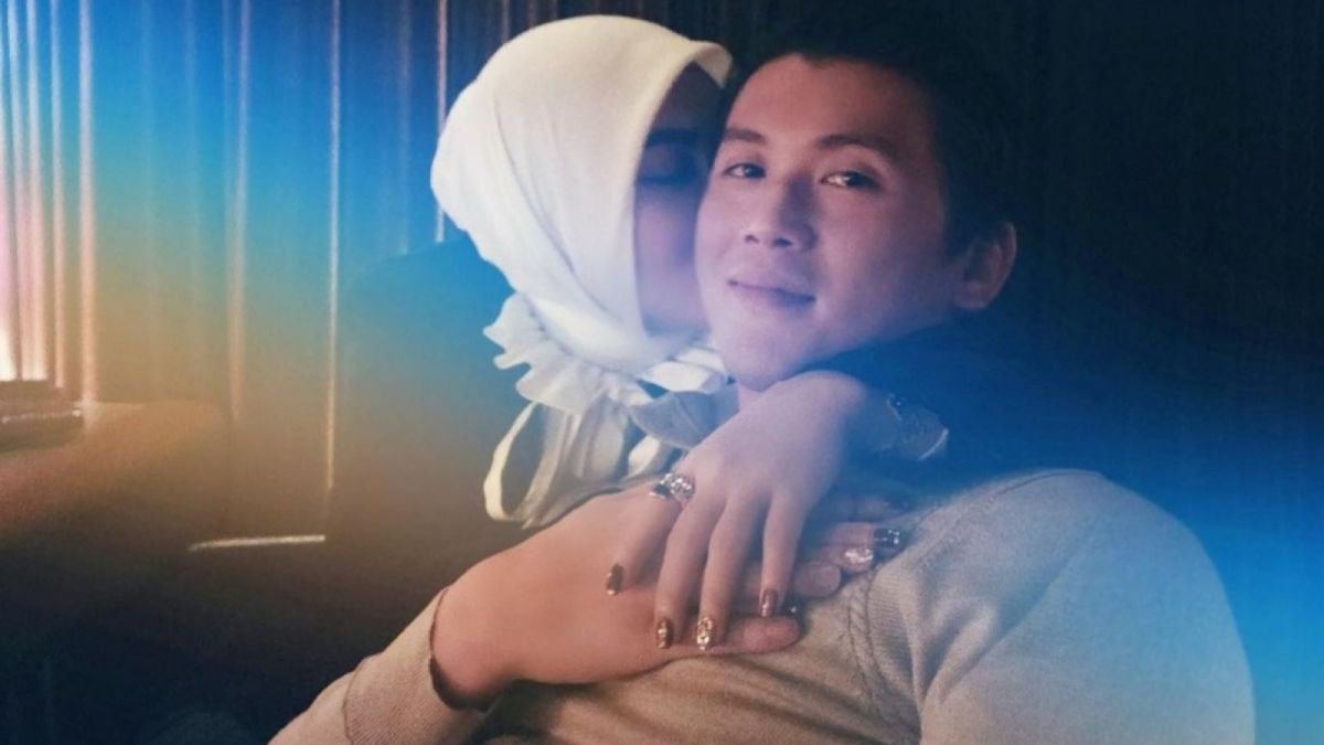 Syahrini Sibuk Bikin Pembuktian Nggak Cerai, Kuku Reino Barack Disorot!