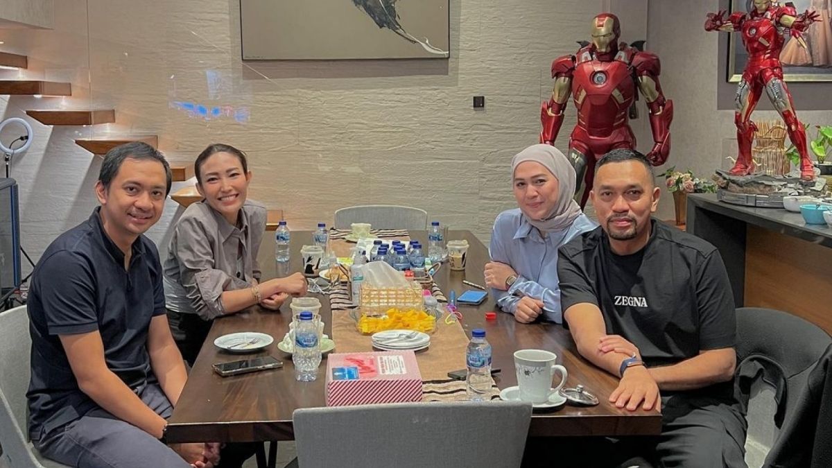 Ayu Dewi dan Regi Datau makan bersama anggota DPR [Instagram]