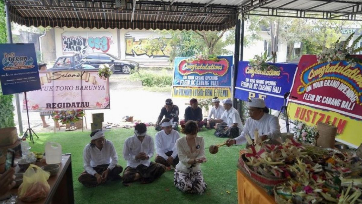 Peresmian toko bunga Denise [Instagram]