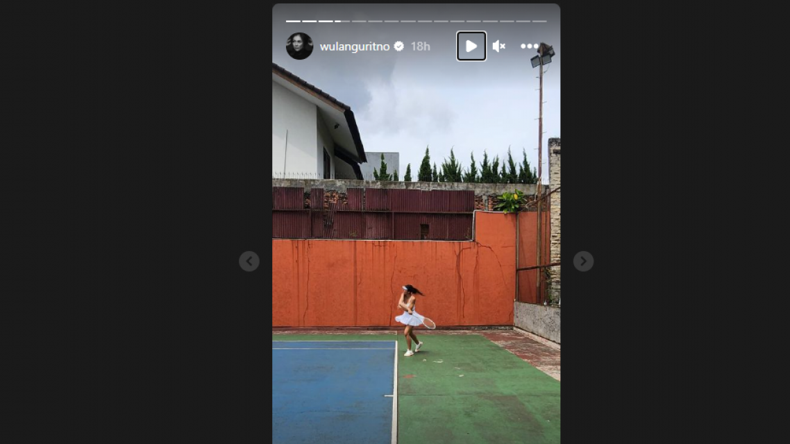 Wulan saat olahraga tenis [Instagram]