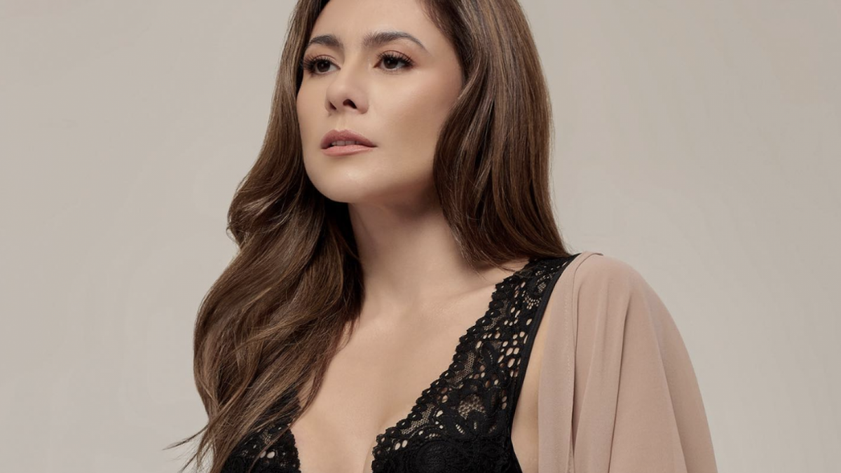 Wulan Guritno kenakan lingerie