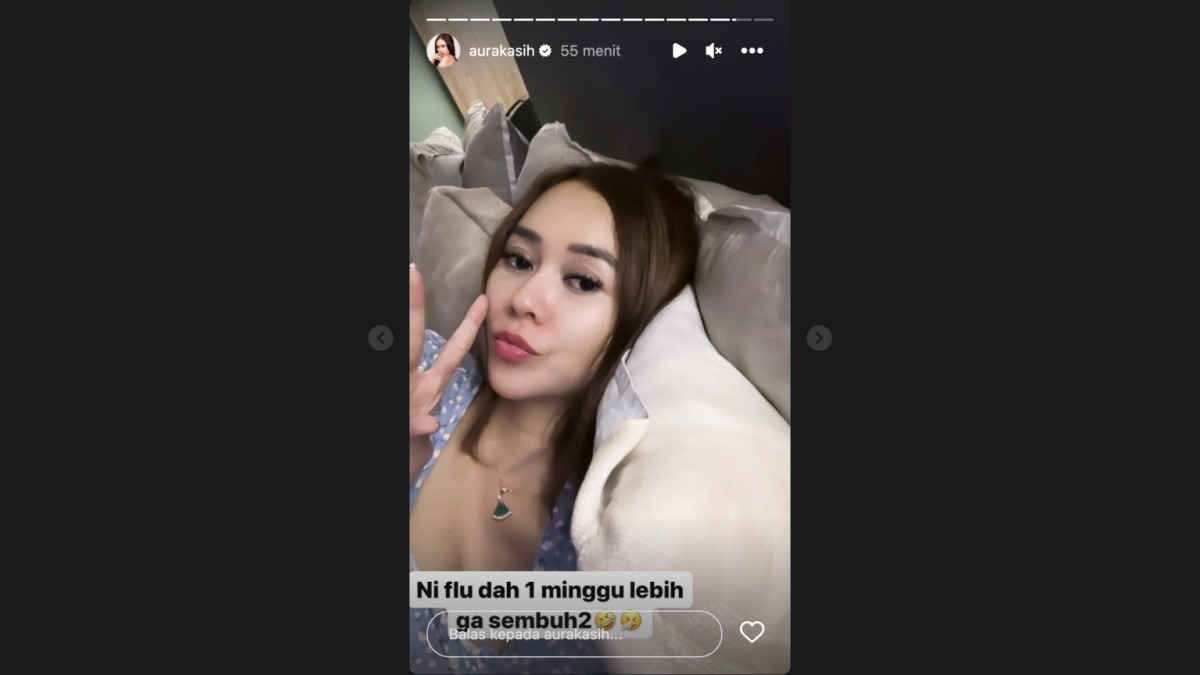 Aura Kasih sedang flu