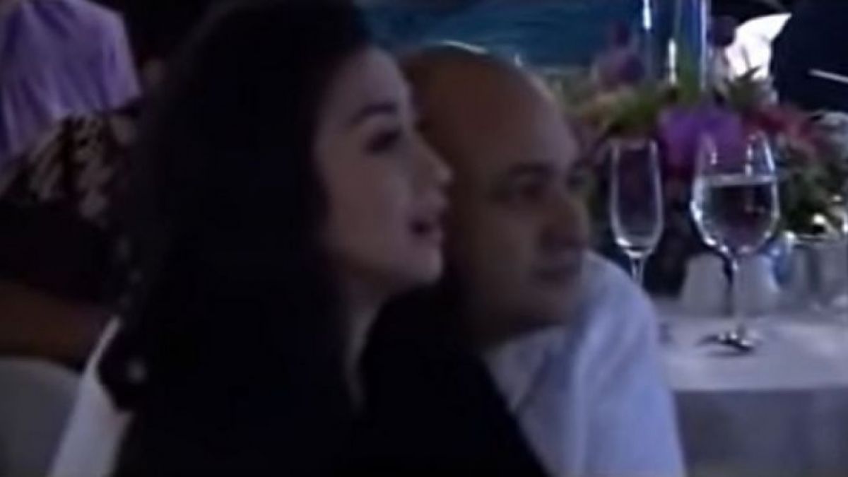 Desy Ratnasari dan Irwan Mussry