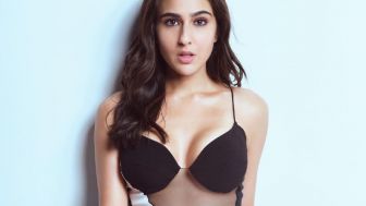 Sara Ali Khan Posting Foto Diri Berbalut Gaun Seksi Serba Hitam, Rekan Seleb Dibuat Heboh