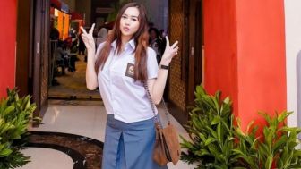 Bungkus Rokok Aura Kasih saat Dinner Mewah Disorot: Garpit!