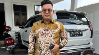 Nyanyi Abang Banting Cekik Dedek, Pengacara Ini Dirujak Netizen