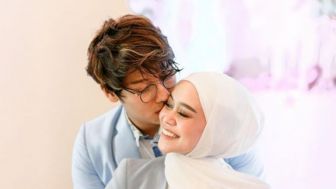 Keluar Gerbang Leslar Ditodong Foto Bareng, Ada yang Aneh di Kaos Billar