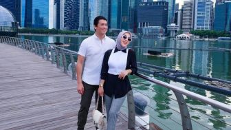 Viral Video Syahrini-Reino Barack Belah Duren, Netizen Sangsi Ada Keretakan Hubungan