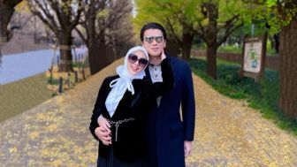 Reino Barack Gigit Tubuh Syahrini di Bagian Ini, Inces Mangap Lebar-Lebar