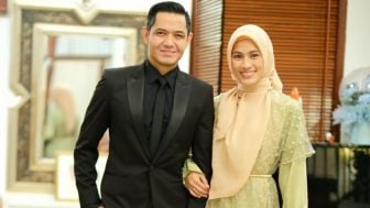 Dude Harlino dan Alyssa Soebandono Pisah Ranjang?