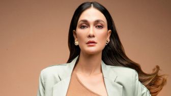 Luna Maya Bikin Curhat Kesepian, Adegan Kolam Renang Disorot: Bukannya Dia Muslim?