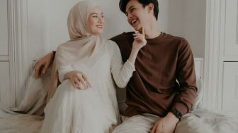 Dihujat! Rey Mbayang dan Dinda Hauw Lakukan Hal Ini di Tempat Umum, Netizen: Haruskah Direkam?