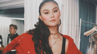 Posting Foto Pakai Bikini Seksi, Agnez Mo Akui Merasa Tidak Pede dengan Bentuk Tubuhnya