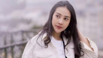 Menilik Potret Aduhai Anya Geraldine saat Main Voli, Pamer Perut Rata