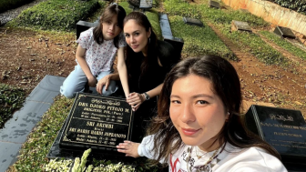 Wulan Guritno ke Makam Kakek, Ups Ternyata Bukan Orang Sembarangan!