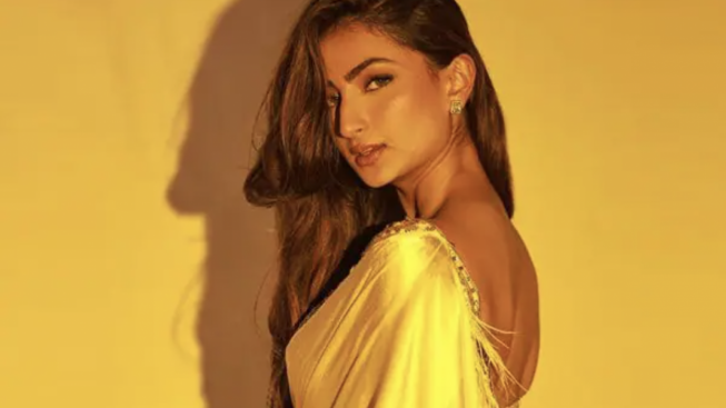 4 Penampilan Istimewa Palak Tiwari dalam Saree yang Glamor