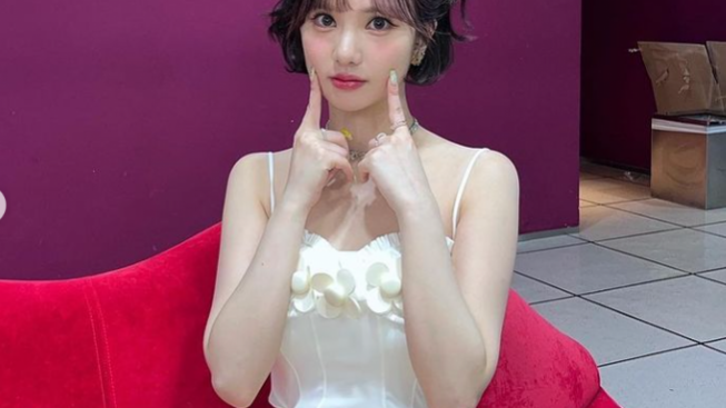 Tampil dengan Outfit Mirip Pakaian Dalam, Eunha VIVIZ Bikin Panas Dingin