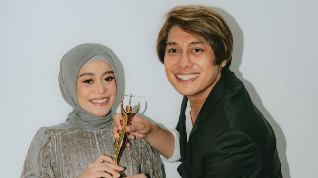 10 Komen Terjulid Untuk Rizky Billar: Karena Lesti Mesin Duit Saya!