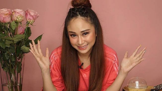 Denise Chariesta Lelang Dispenser Pemberian RD, Ada Bulu Ketinggalan