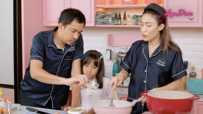Ayu Dewi Nyaris Cerai dengan Regi Datau, Sudah Hubungi Pengacara