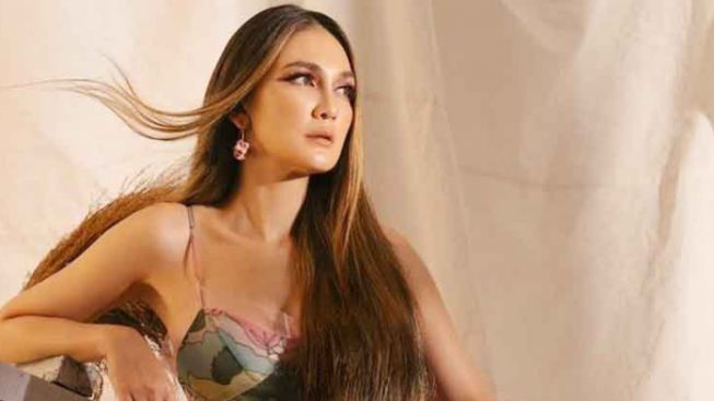 Denise Koar-Koar, Luna Maya Tegang Keringetan Bareng El Rumi