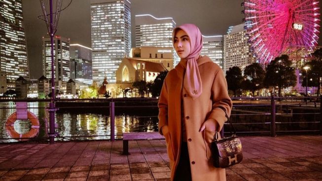 Netizen Syok Lihat Foto Ini, Syahrini Disebut Mirip Ibu PC Istri Sambo