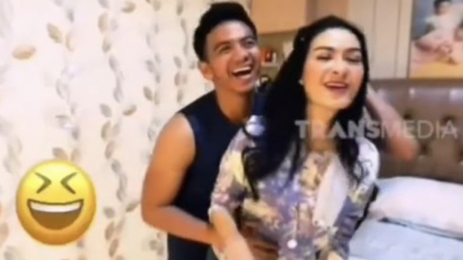 Peluk Iis Dahlia dari Belakang, Ridho DA Habis Dihujat Warganet: Kesempatan dalam Kesempitan